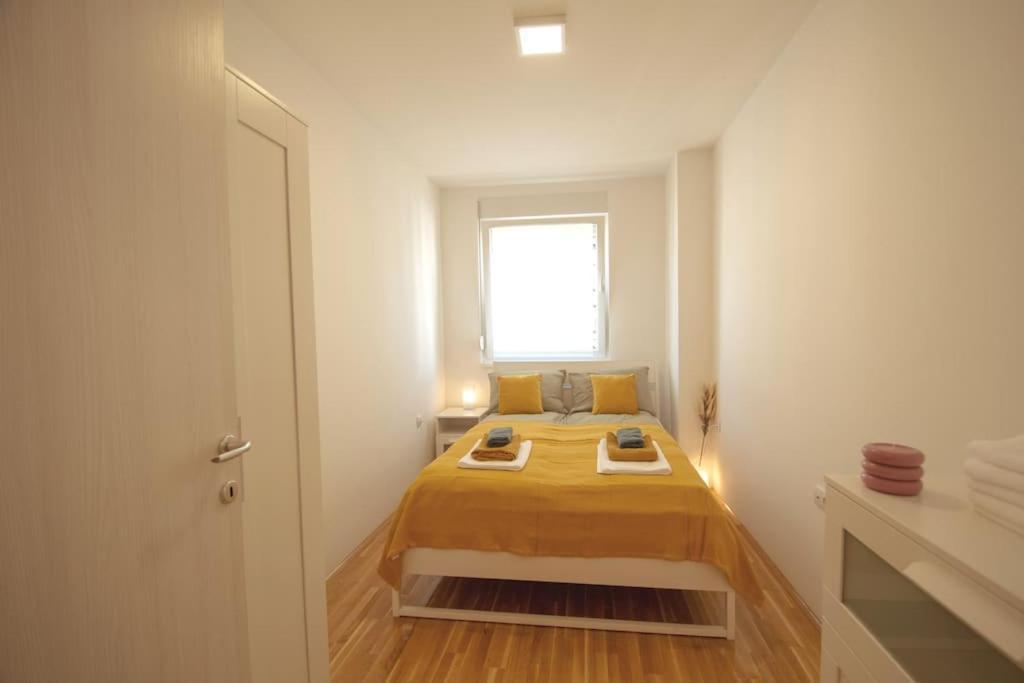 White Fields-Central 2-Bdrm Apartment With Parking Novi Sad Exterior photo