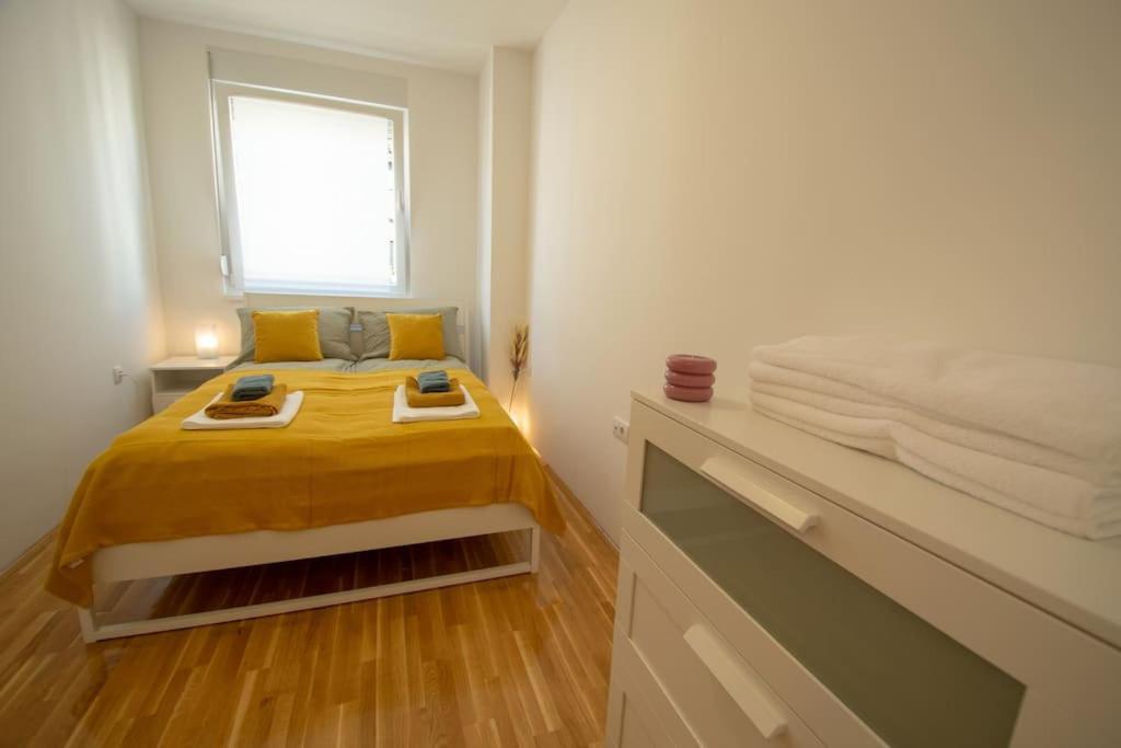 White Fields-Central 2-Bdrm Apartment With Parking Novi Sad Exterior photo