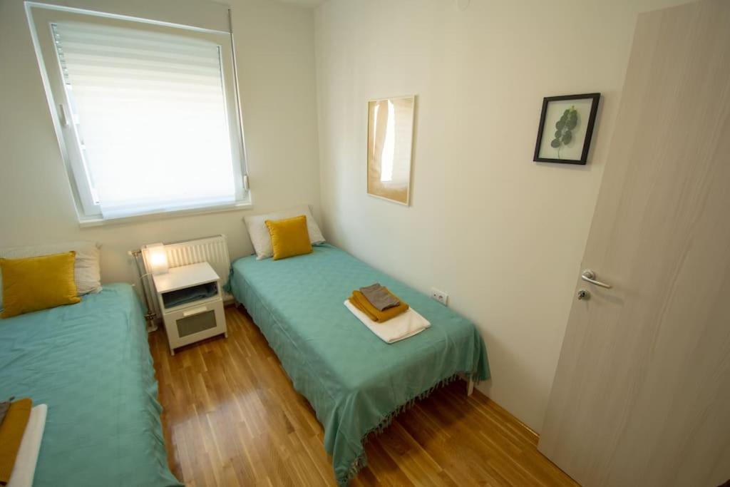 White Fields-Central 2-Bdrm Apartment With Parking Novi Sad Exterior photo
