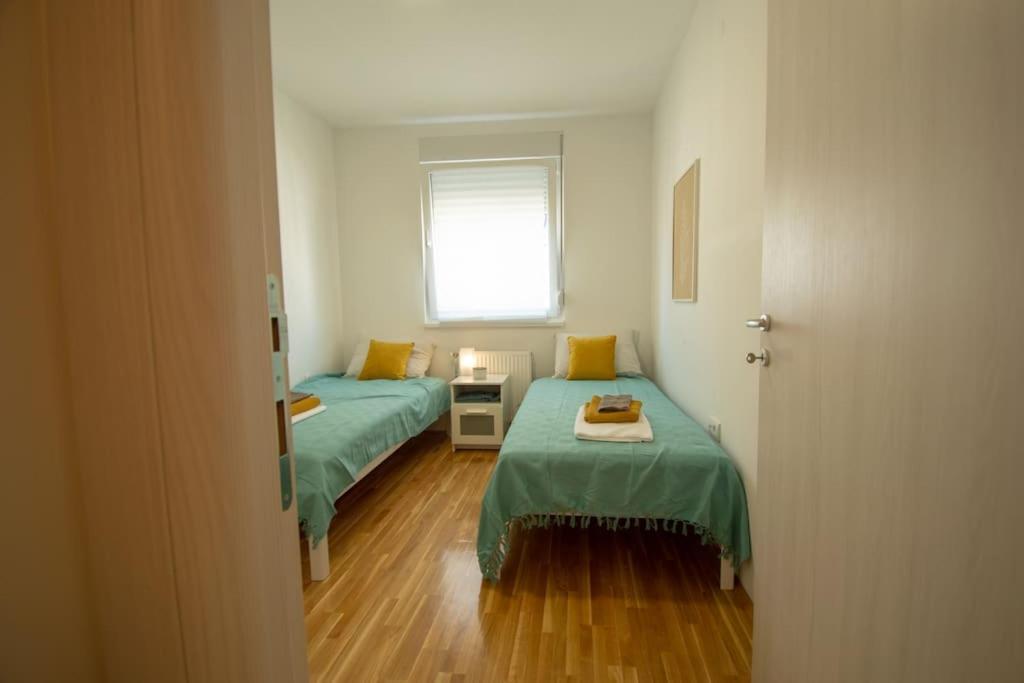 White Fields-Central 2-Bdrm Apartment With Parking Novi Sad Exterior photo