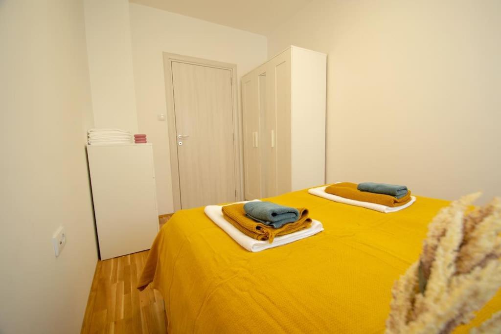 White Fields-Central 2-Bdrm Apartment With Parking Novi Sad Exterior photo