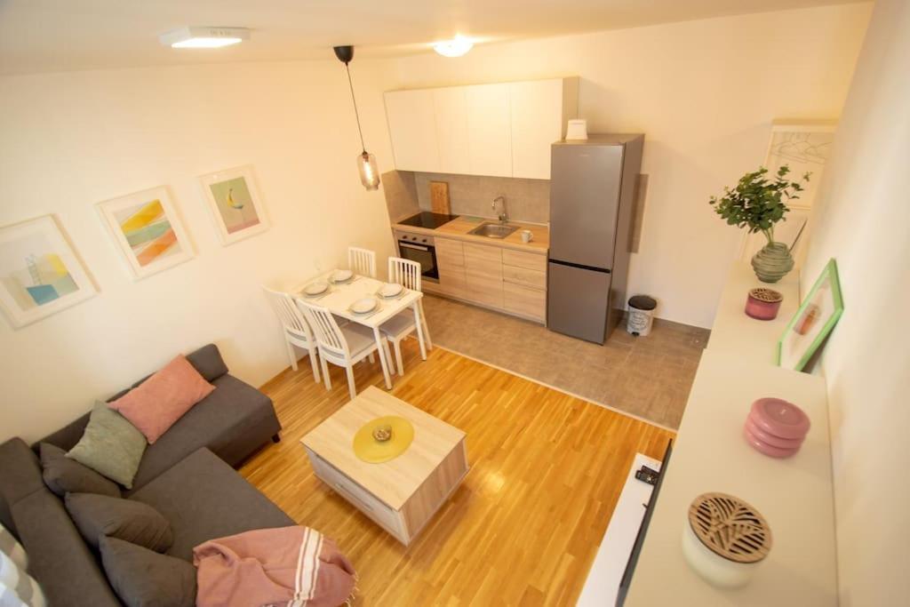 White Fields-Central 2-Bdrm Apartment With Parking Novi Sad Exterior photo