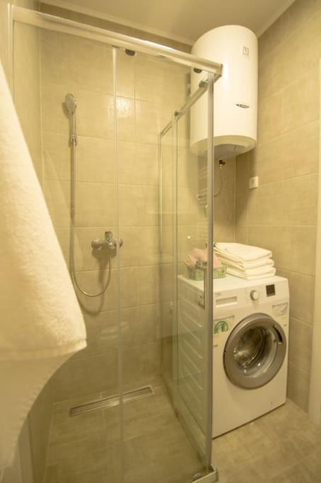 White Fields-Central 2-Bdrm Apartment With Parking Novi Sad Exterior photo