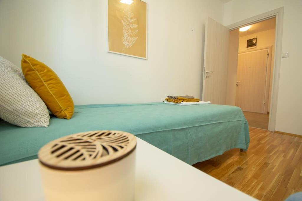 White Fields-Central 2-Bdrm Apartment With Parking Novi Sad Exterior photo