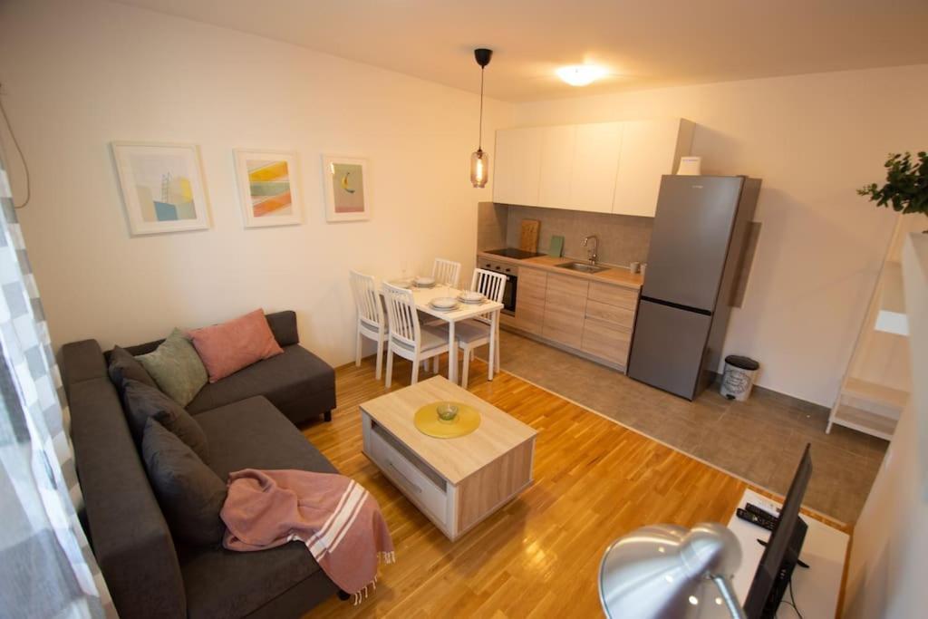 White Fields-Central 2-Bdrm Apartment With Parking Novi Sad Exterior photo